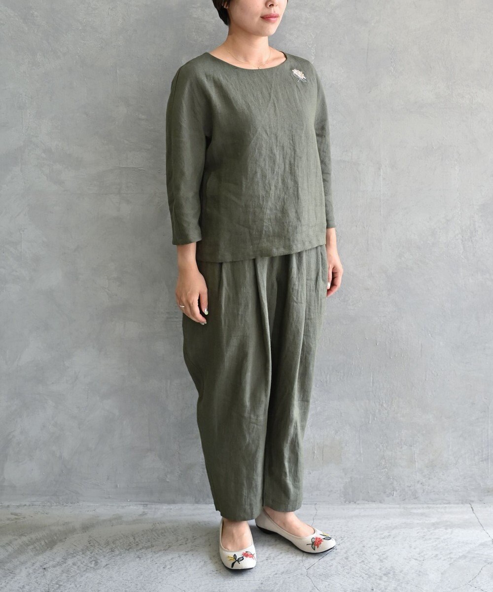 muuc 〈高品質ベルギーリネン〉〈オンオフ着られる〉花刺繍モチーフ付きリネンプルオーバー 