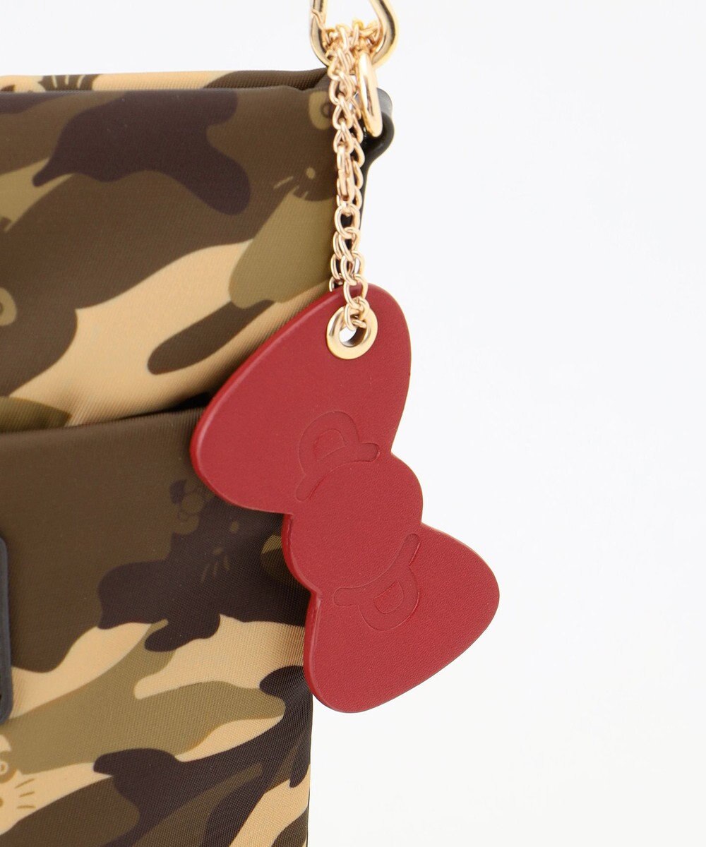 LA BAGAGERIE 【LA BAGAGERIE×HELLO KITTY】リボンチャーム付き　スクエアポシェット 