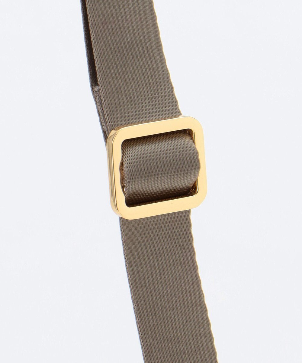 LA BAGAGERIE 【LA BAGAGERIE×HELLO KITTY】リボンチャーム付き　スクエアポシェット 