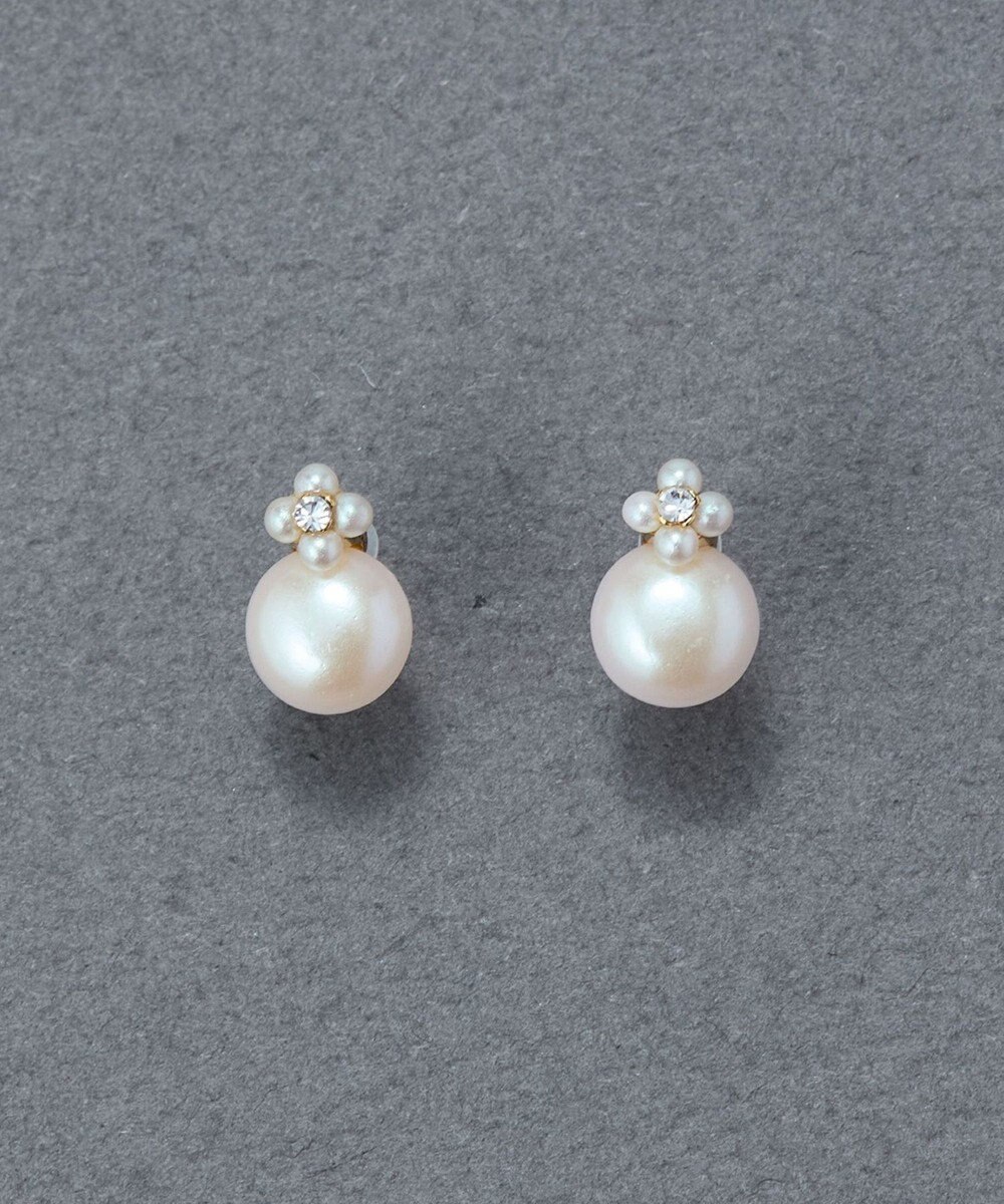 Phoebe 〈金属アレルギー対応〉タイニーフラワーパールセラミックポストピアス　お花モチーフ/小粒パール 