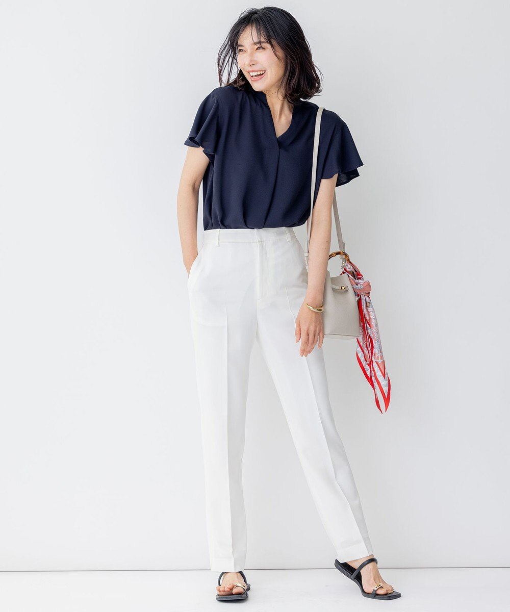 23区 【洗える】バックサテンアムンゼン 袖フリル キーネック ブラウス 