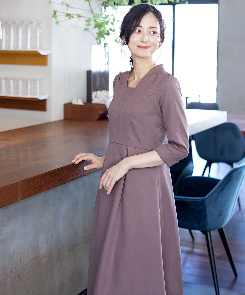 Tiaclasse 【洗える】裾に向かってエレガントに広がる美光沢フレアワンピース 