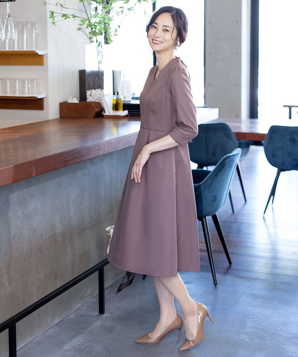 Tiaclasse 【洗える】裾に向かってエレガントに広がる美光沢フレアワンピース 