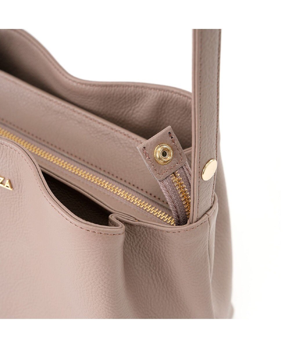 IBIZA イニシオ　牛革　ショルダーバッグ 