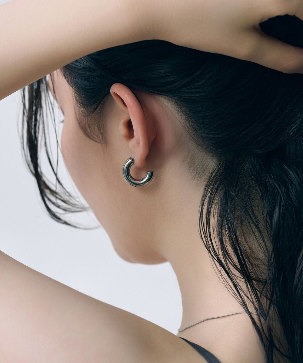 Phoebe 【金属アレルギー対応】ボリュームフープピアス　シルバー/サージカルステンレス 