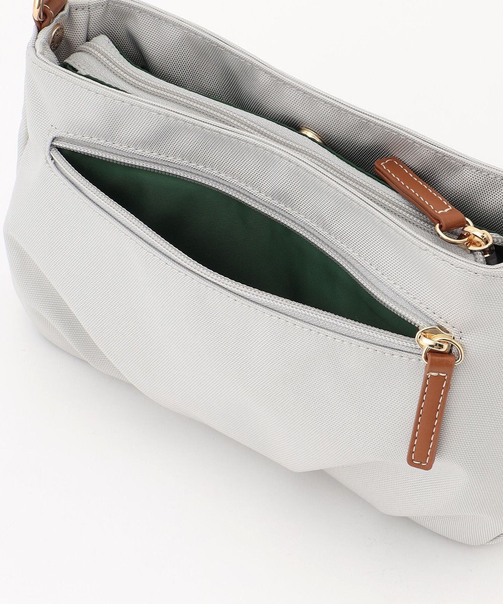 LA BAGAGERIE ポリエステルキャンバス　タックポシェット 