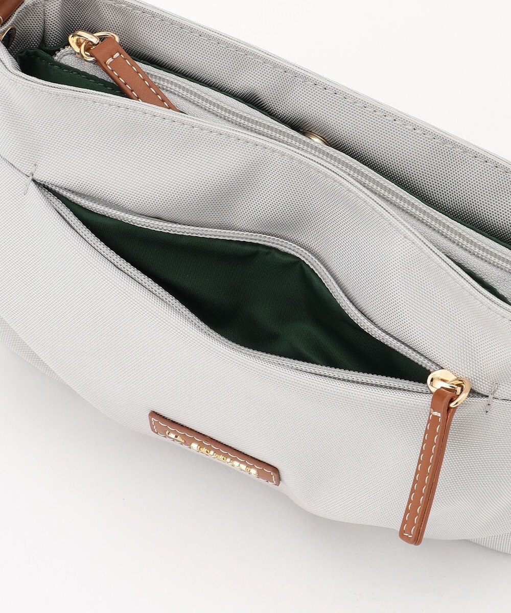 LA BAGAGERIE ポリエステルキャンバス　タックポシェット 