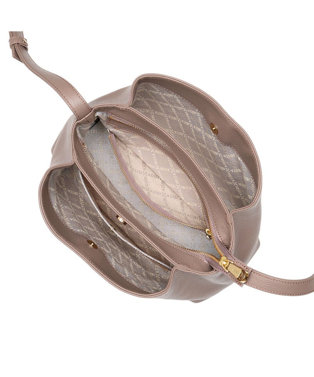 IBIZA イニシオ　牛革　ショルダーバッグ 