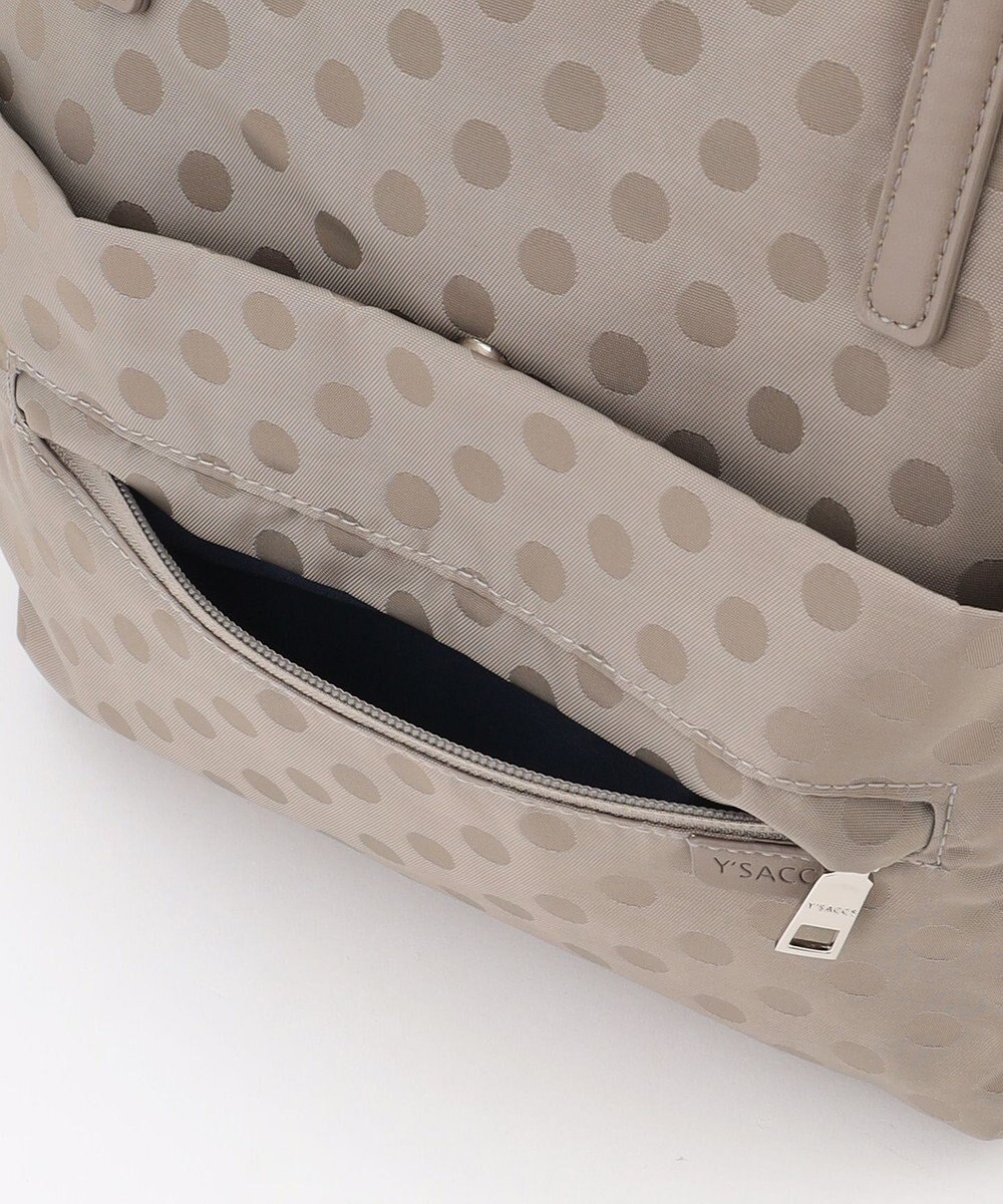 Y'SACCS ドットジャガードポーチ付きリュックサック 