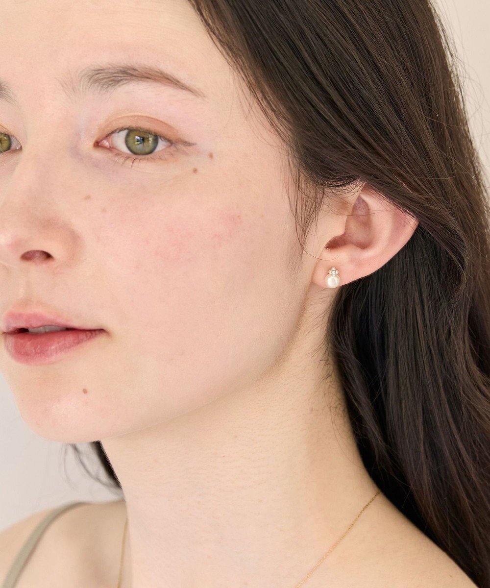 Phoebe 〈金属アレルギー対応〉タイニーフラワーパールセラミックポストピアス　お花モチーフ/小粒パール 