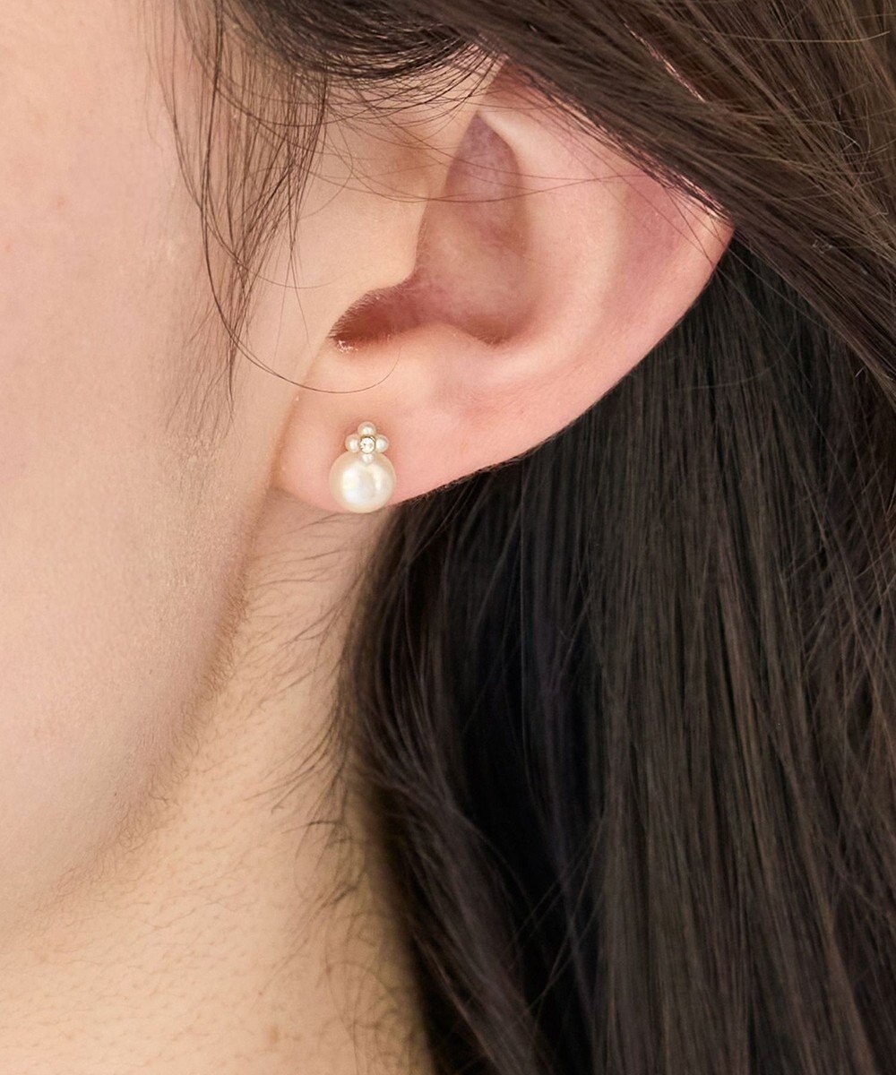 Phoebe 〈金属アレルギー対応〉タイニーフラワーパールセラミックポストピアス　お花モチーフ/小粒パール 