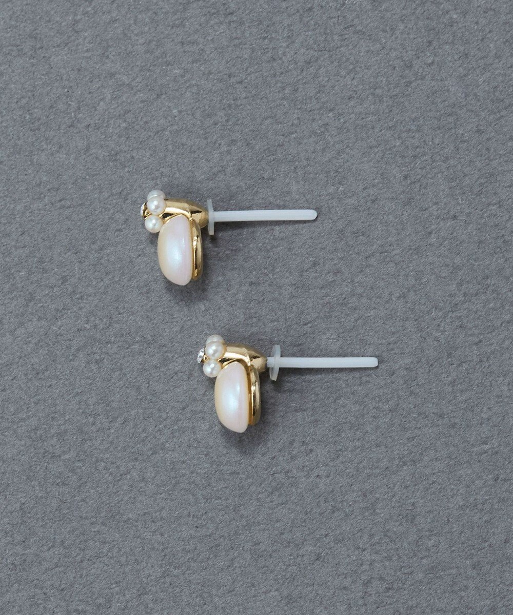 Phoebe 〈金属アレルギー対応〉タイニーフラワーパールセラミックポストピアス　お花モチーフ/小粒パール 