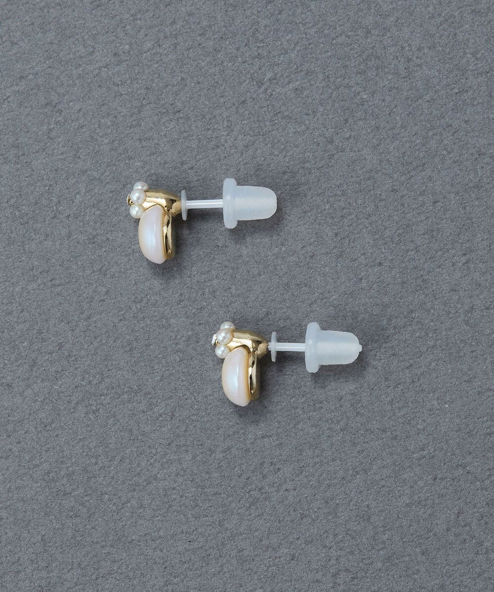 Phoebe 〈金属アレルギー対応〉タイニーフラワーパールセラミックポストピアス　お花モチーフ/小粒パール 