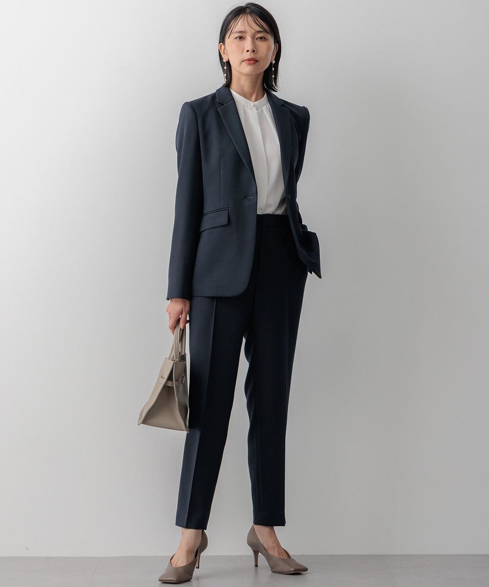 23区 【吸水速乾/UVケア/防シワ性】バックサテンアムンゼン パール釦 タック ブラウス 