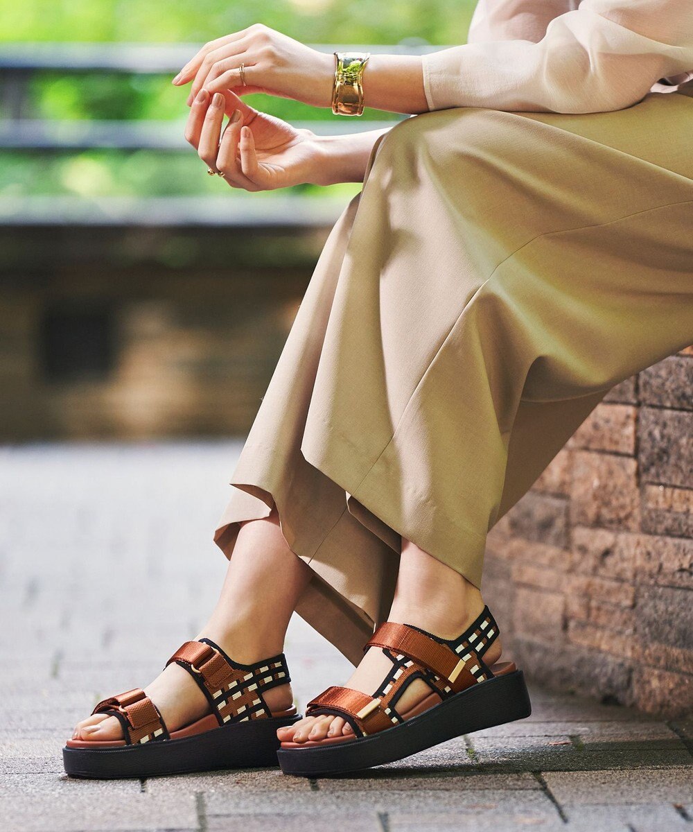 steppi 【洗える】厚底 ストラップサンダル 