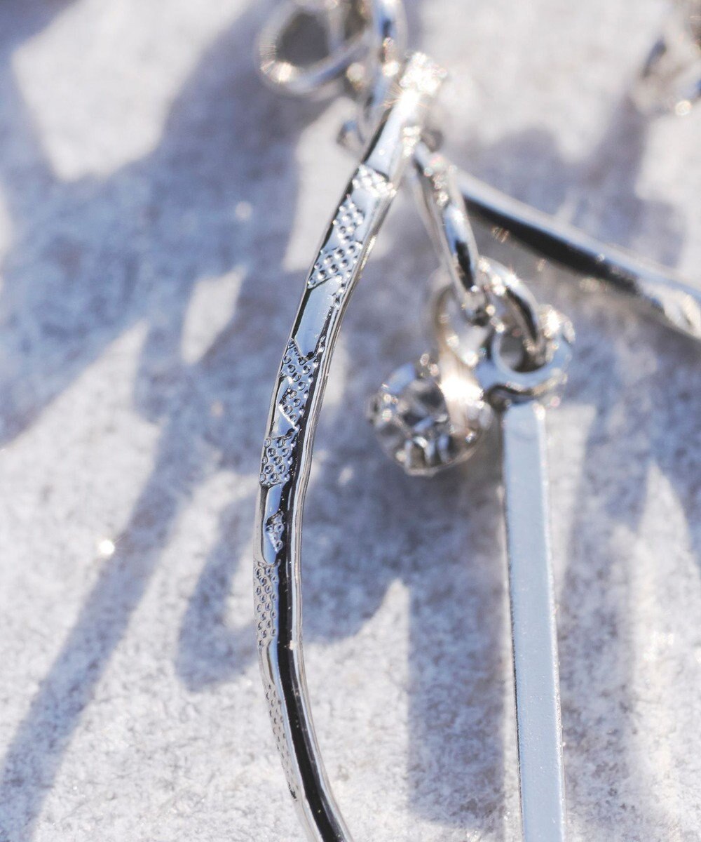 Tiaclasse ドロップバーピアス 