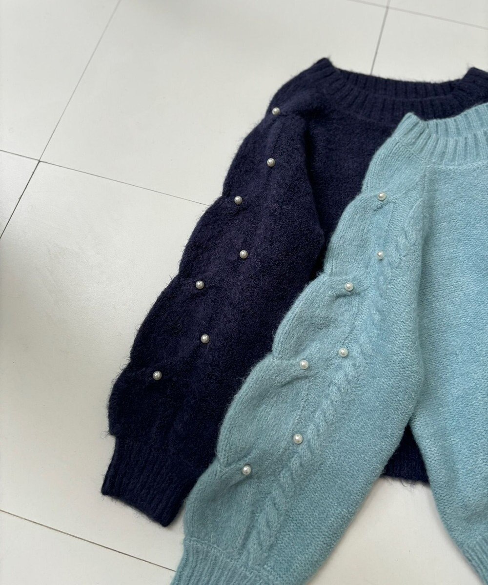 Feroux 【洗える】パールスリーブ ケーブルニット 