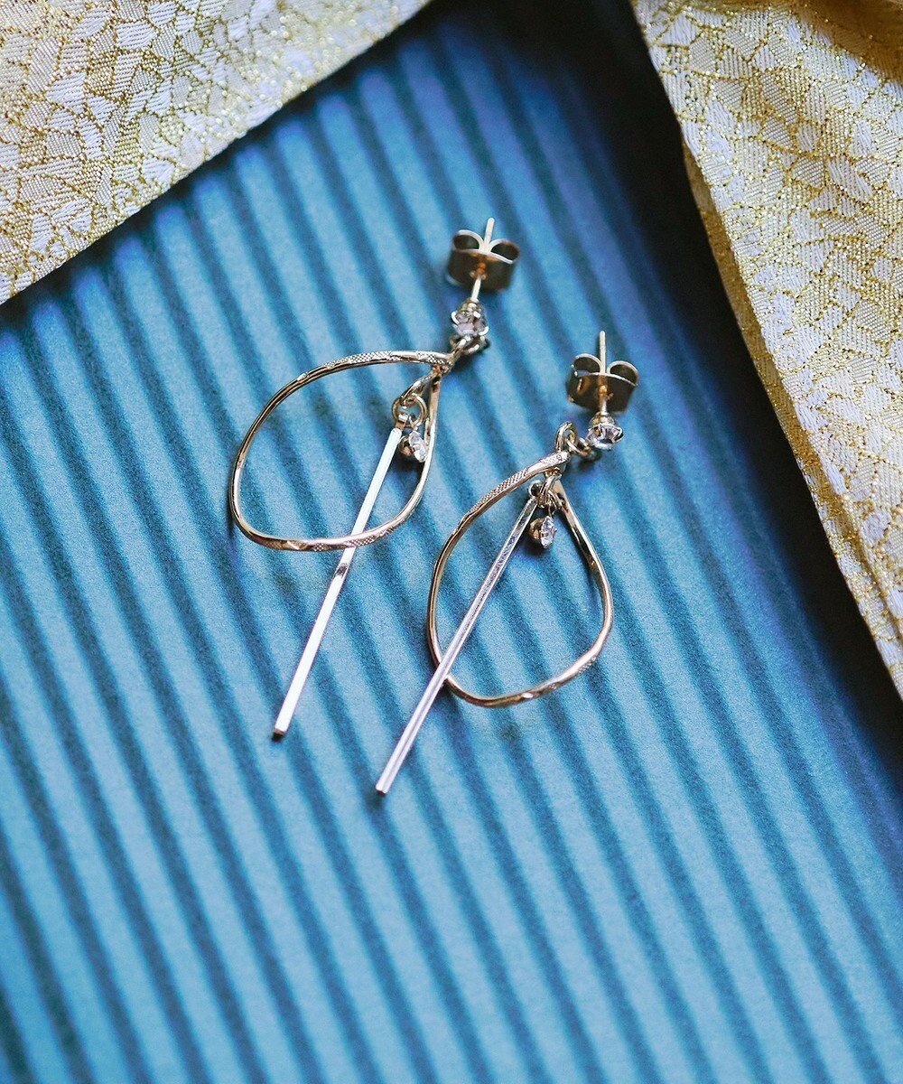 Tiaclasse ドロップバーピアス 