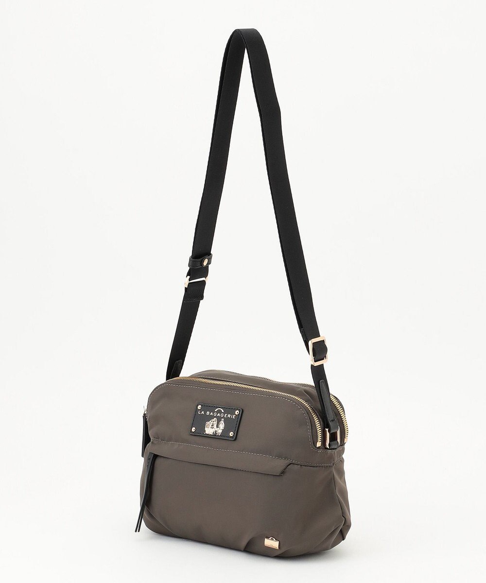 LA BAGAGERIE ウォータープルーフナイロン　スクエアショルダー 