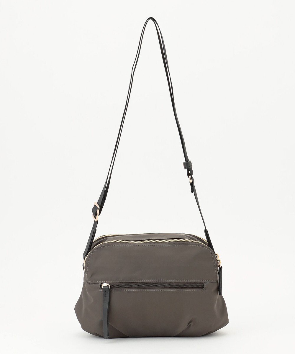 LA BAGAGERIE ウォータープルーフナイロン　スクエアショルダー 