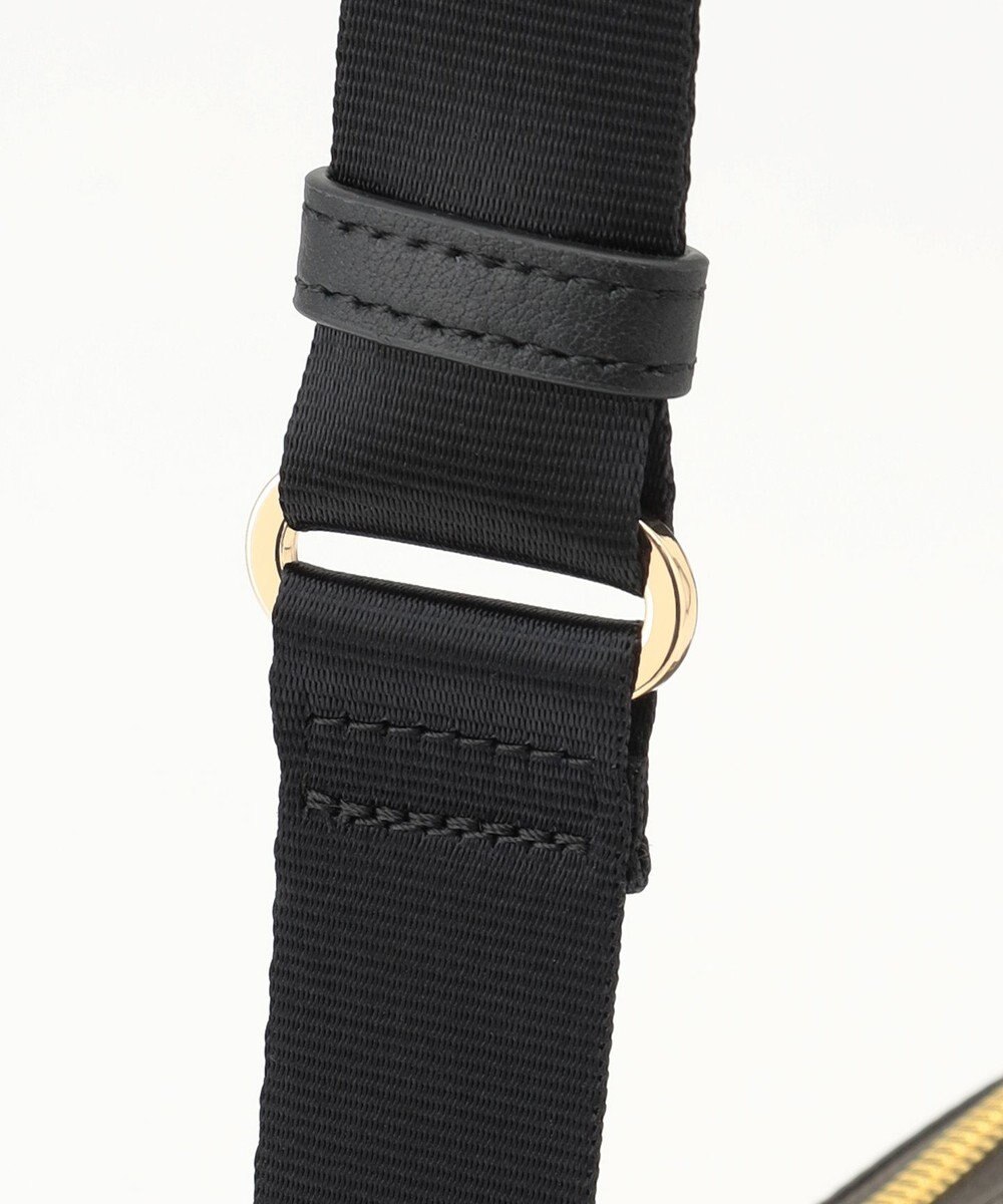 LA BAGAGERIE ウォータープルーフナイロン　スクエアショルダー 