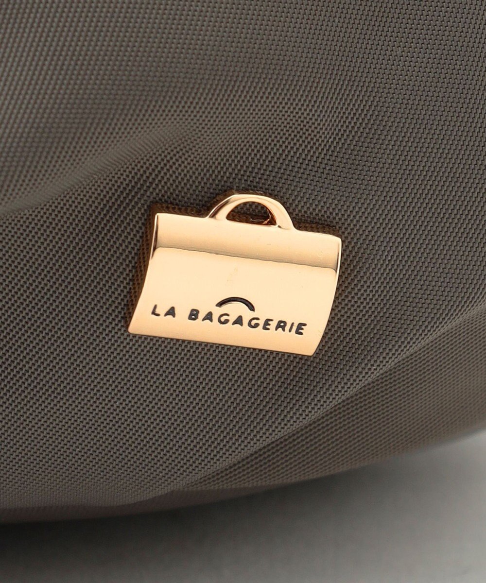 LA BAGAGERIE ウォータープルーフナイロン　スクエアショルダー 