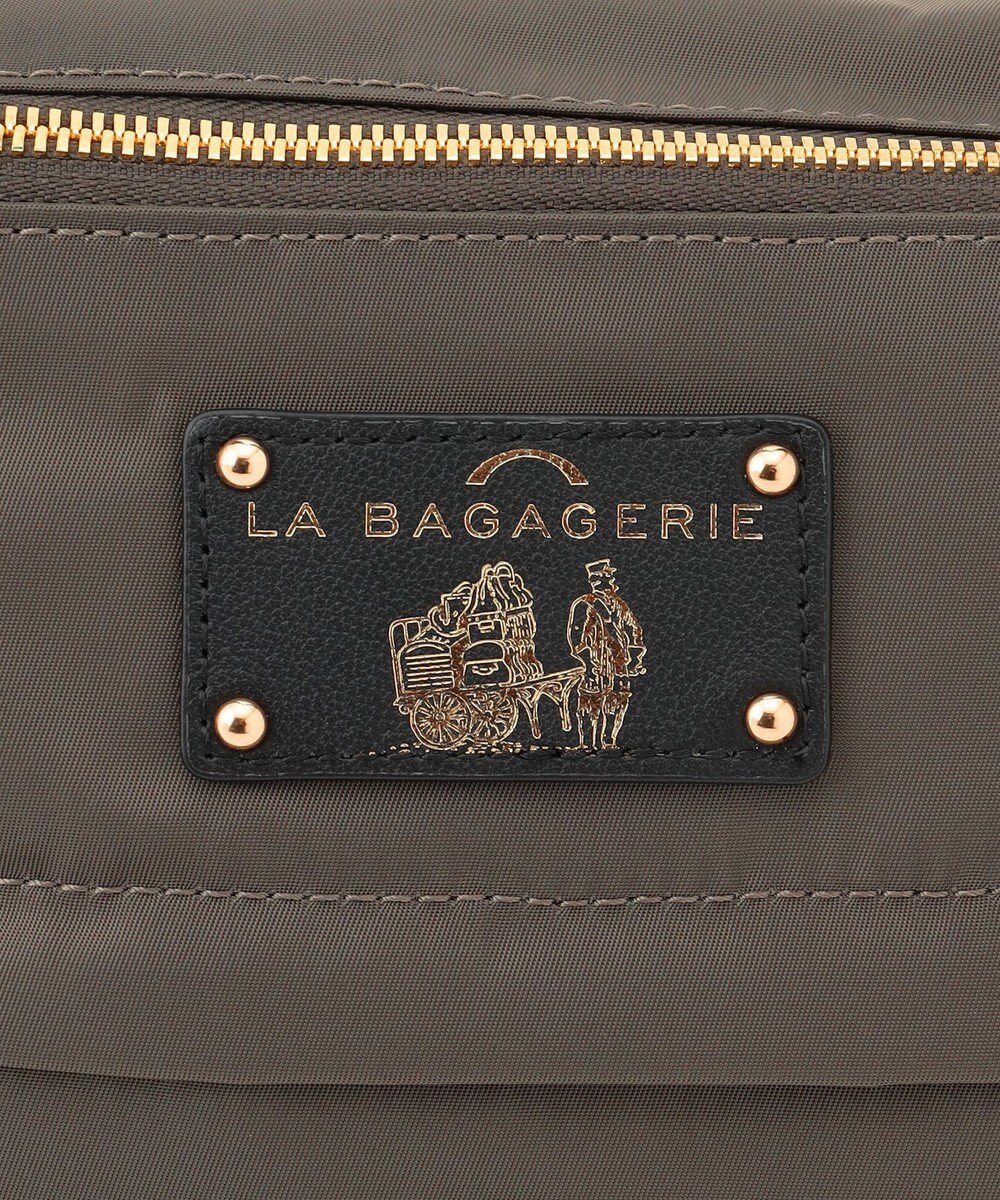 LA BAGAGERIE ウォータープルーフナイロン　スクエアショルダー 