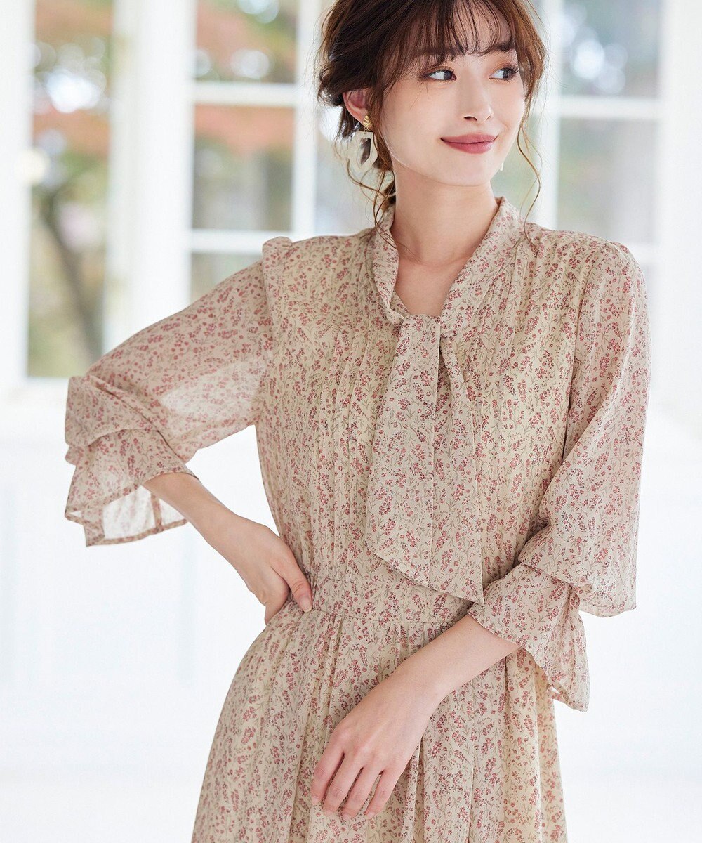 Tiaclasse L 【洗える】程良い透け感のプリントボウタイワンピース 