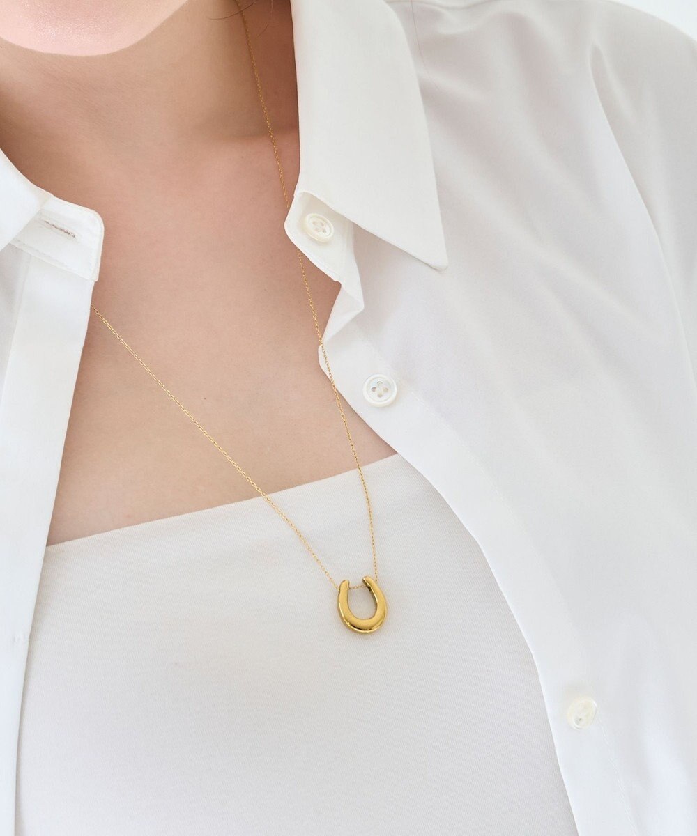 Phoebe 〈金属アレルギー対応〉メタリックホースシューネックレス　ゴールド　ステンレス/馬蹄/蹄鉄/ラッキーモチーフ/ギフト/プレゼント/大ぶり 