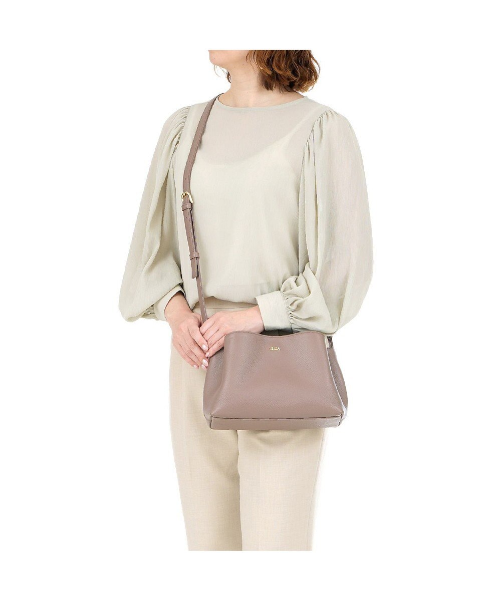 IBIZA イニシオ　牛革　ショルダーバッグ 