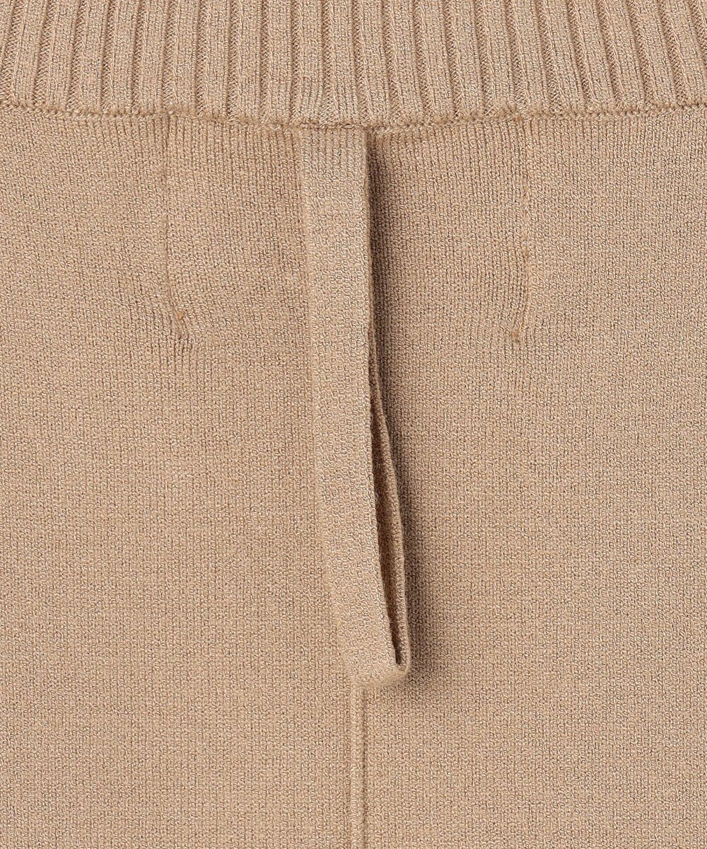 BEIGE， 【WEB限定・洗える】WILLOW / ストレッチクルーネックリブニット 