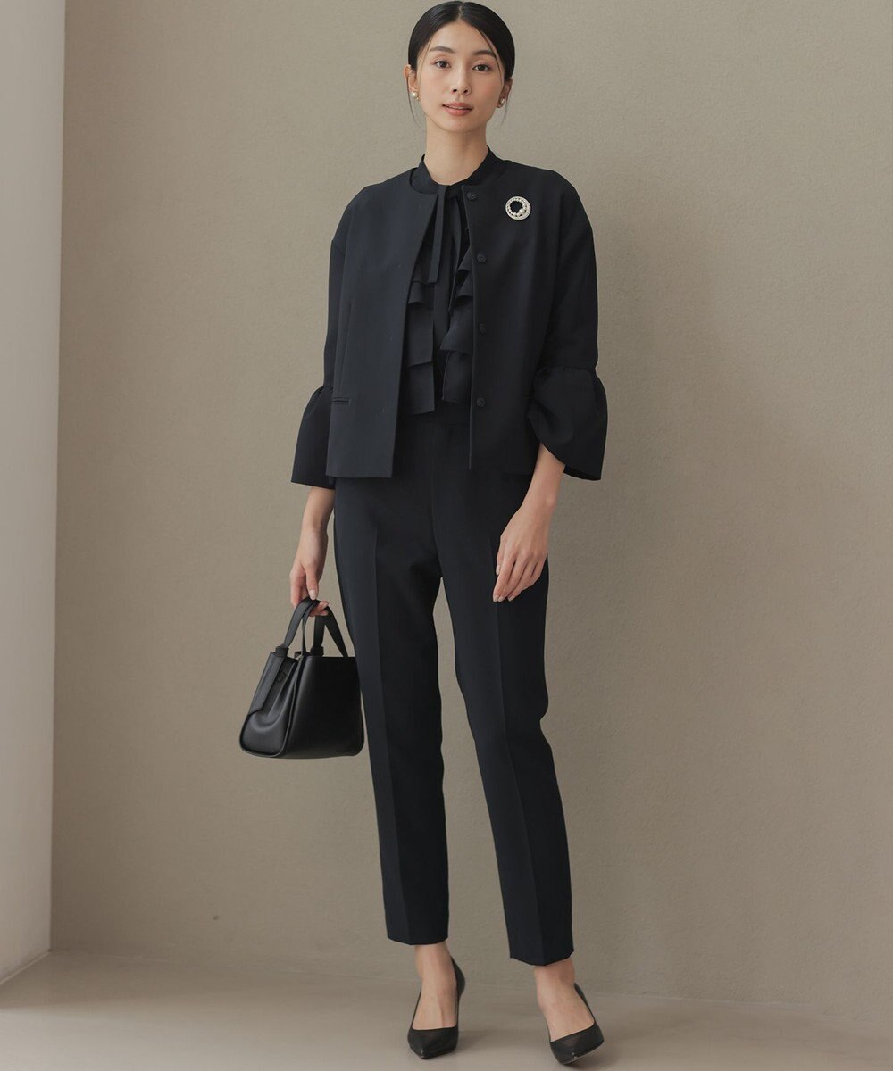 組曲 L 【KUMIKYOKU NAVY】コンフォータブルドレープ フリルテーパードパンツ 