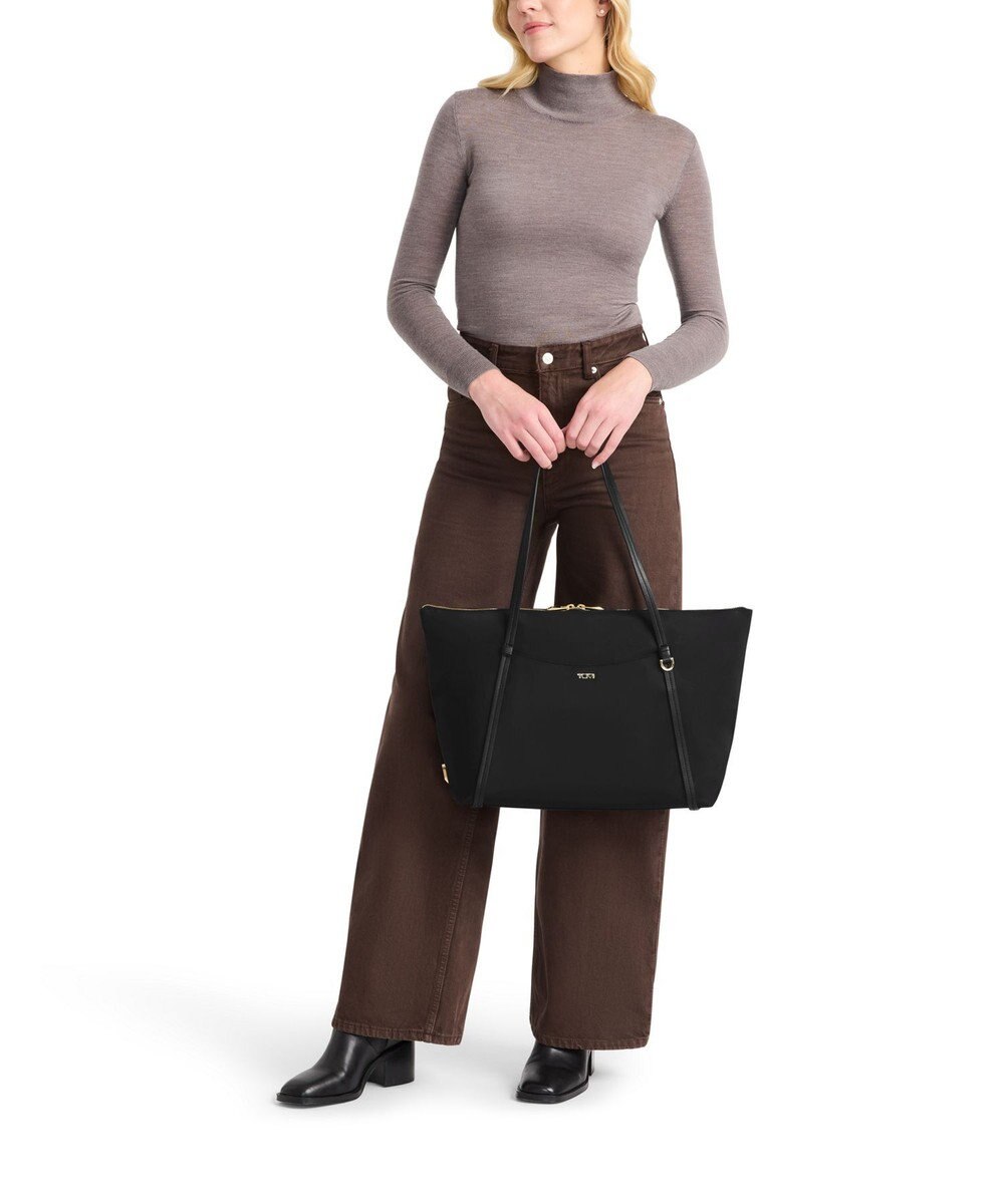 TUMI VOYAGEUR 「キュー」トート 