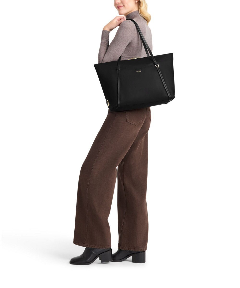 TUMI VOYAGEUR 「キュー」トート 
