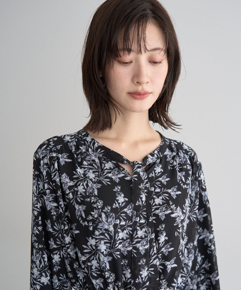 YECCA VECCA ボタニカル柄ボウタイプリーツワンピース 