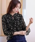 Tiaclasse 【新色追加・洗える】フレアスリーブ花柄リボンブラウス