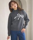 Feroux 【洗える】リボン柄ハイネック プルオーバーニット