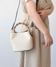 INTER-CHAUSSURES 【LORISTELLA】バンブーハンドルラフィアバケットバッグ