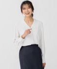 23区 バックサテンアムンゼン Vネック ブラウス
