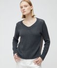 BEIGE， BAMBOO / Vネックニット