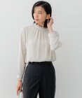 23区 S 【吸水速乾/UVケア/防シワ性】バックサテンアムンゼン スタンドフリル ブラウス