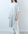 WHITE MAILS HIGH GAUGE URAKE HAIF SLEEVE SIDE SLIT ロングワンピース