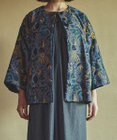 muuc 筆記帳刺繍ショートコート〈国産・muucオリジナル総柄刺繍〉〈上質な綿混ダンガリー〉〈中に着込めるゆとり袖・Aライン〉〈3シーズン春秋冬〉