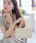Tiaclasse 【本革】ショルダーストラップ付きスクエアミニバッグ