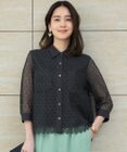 自由区 L 【ドラマ「明日はもっと いい日になる」着用】【洗える】ジオメトリックフラワーレースクロップド丈シャツ ブラウス