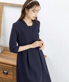 Tiaclasse 【洗える】裾に向かってエレガントに広がる美光沢フレアワンピース