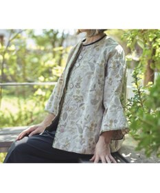 muuc 筆記帳刺繍ショートコート〈国産・muucオリジナル総柄刺繍〉〈上質な綿混ダンガリー〉〈中に着込めるゆとり袖・Aライン〉〈3シーズン春秋冬〉