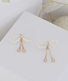 Maison de FLEUR パールリボンビジューイヤリング