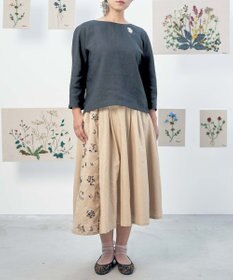 muuc 〈コットン×リネン〉〈高品質なドライタッチ生地〉〈遠州織物の工場で織られた上質な生地〉野小花刺繍 ウエスト後ろゴムあり 裏地あり ギャザースカート