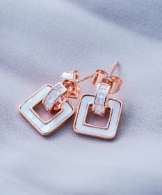 Tiaclasse 【金属アレルギー対応】スクエアシェルピアス